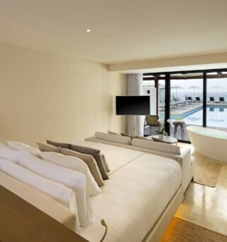 139ParadisusLosCabos-The Reserve Deluxe Swim Up Ocean Front Suite