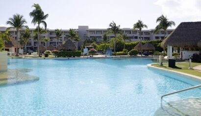 301ParadisusPlayaDelCarmen-Swim Up Bar Main Pool