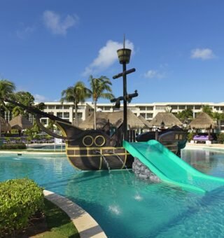 317ParadisusPlayaDelCarmen-Main Pool Kids