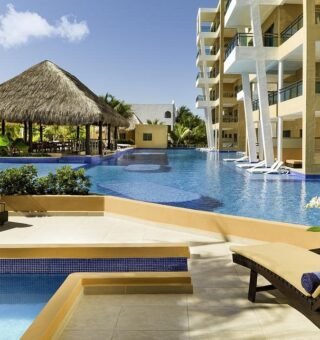 el-dorado-seaside-suites pool