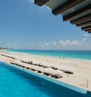 main-pool–v13522437