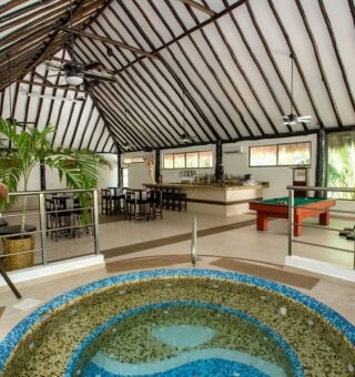 moonlight-bar–v7443531