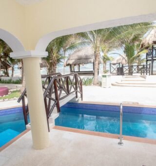 swim-up-suite–v7443504