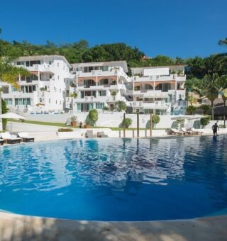 ceiba-pool–v8563302