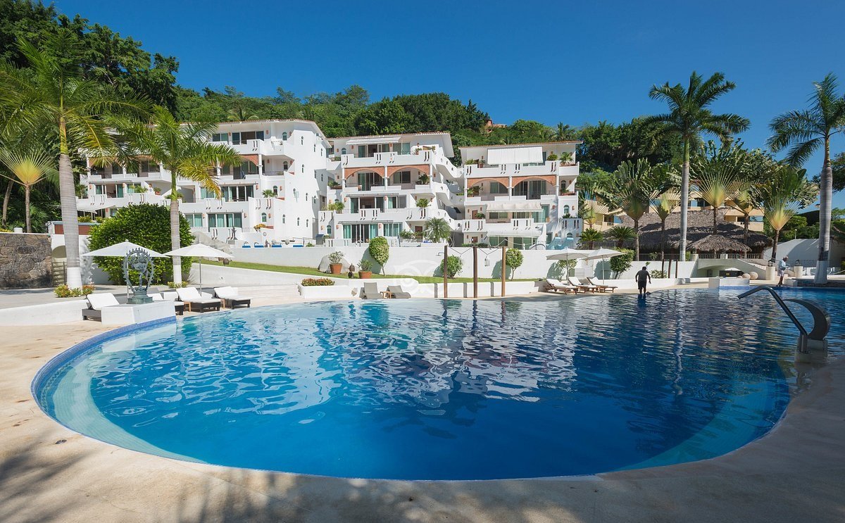 ceiba-pool–v8563302