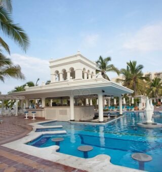 pool-bar–v1168748-89